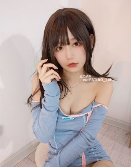 勾人诱人的骚秘书_超清在线视频播放
